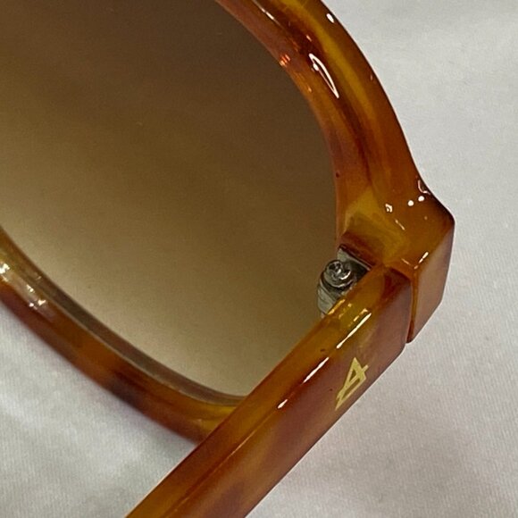 AIRE Whirlpool Vintage Tort Brown Gradient Lens Sunglasses One Size - Picture 5 of 13